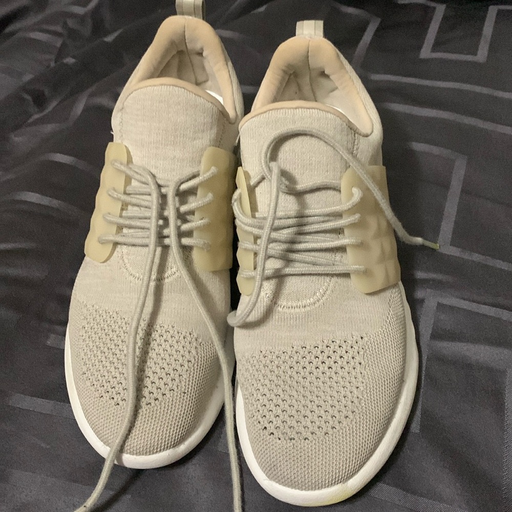 Aldo woman’s shoes size 6.5 very ligh weight comfortable for long walks